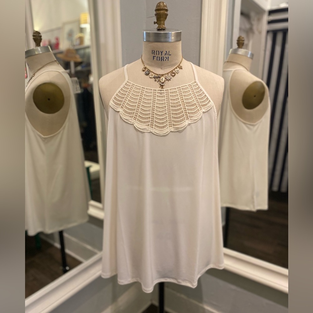 Torrid off white tank top size 3 (3X) NWT